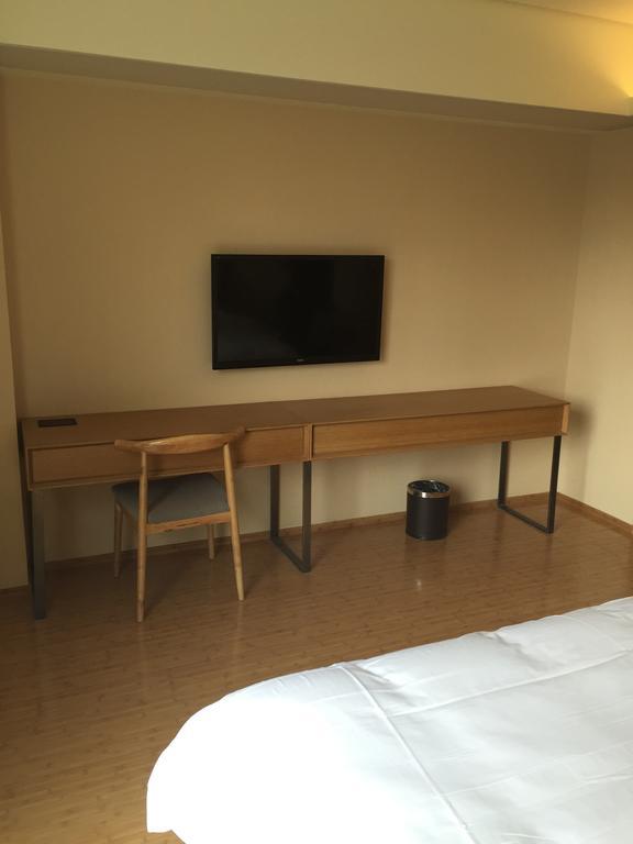 Ji Hotel Jinan Quancheng Square Bagian luar foto